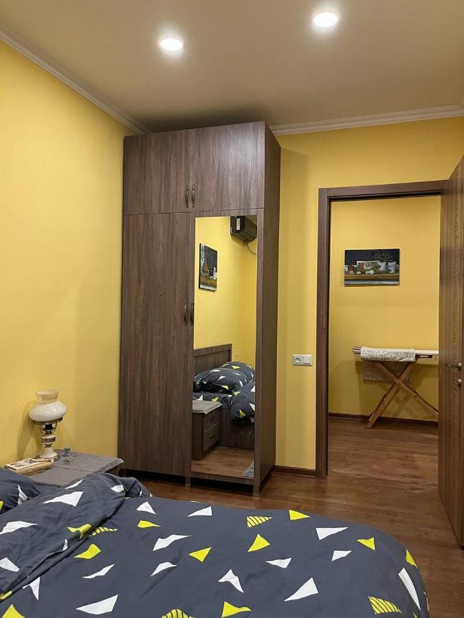 Home Away Home In Heart Of Tbilisi Exteriör bild